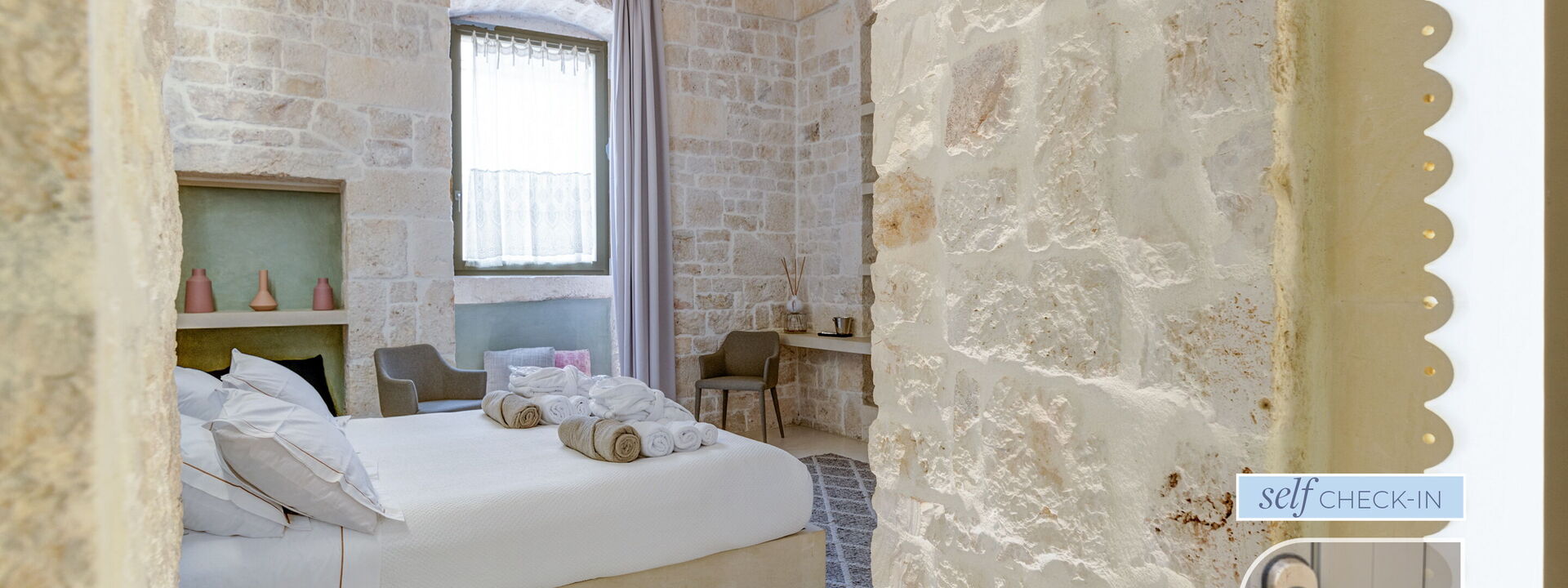 Vico Bianco Raro Rooms - Vico Bixio Deluxe 1