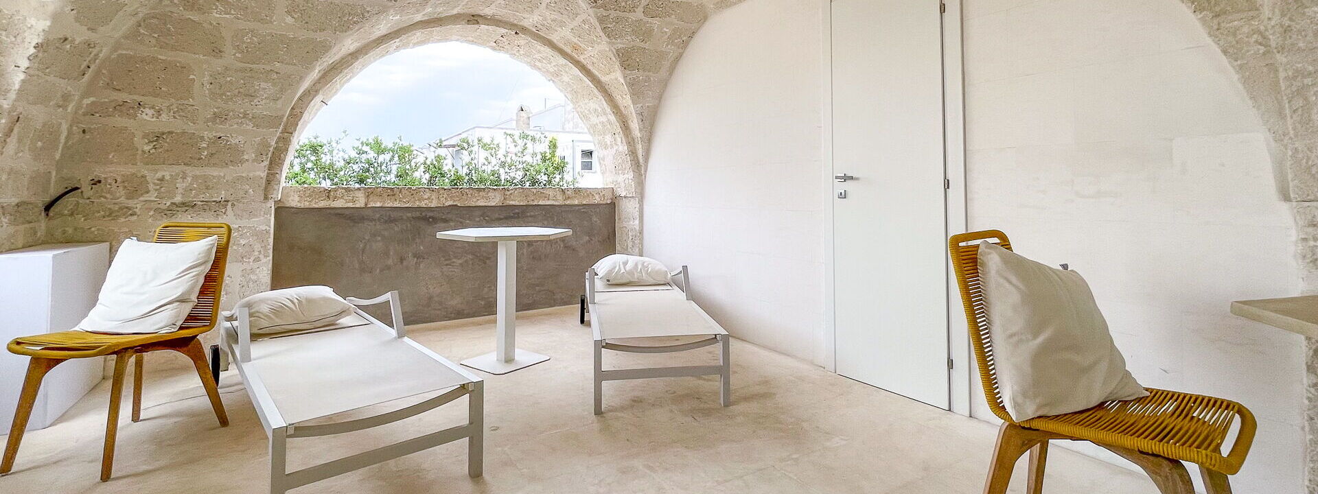 Vico Bianco Raro Rooms