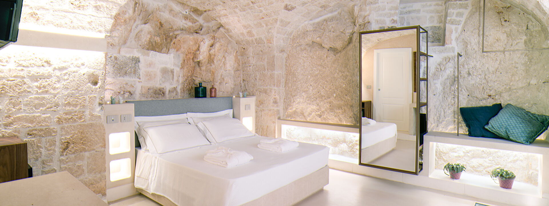 Vico Bianco Raro Rooms - Room Romantic Grotta Sant'oronzo 7
