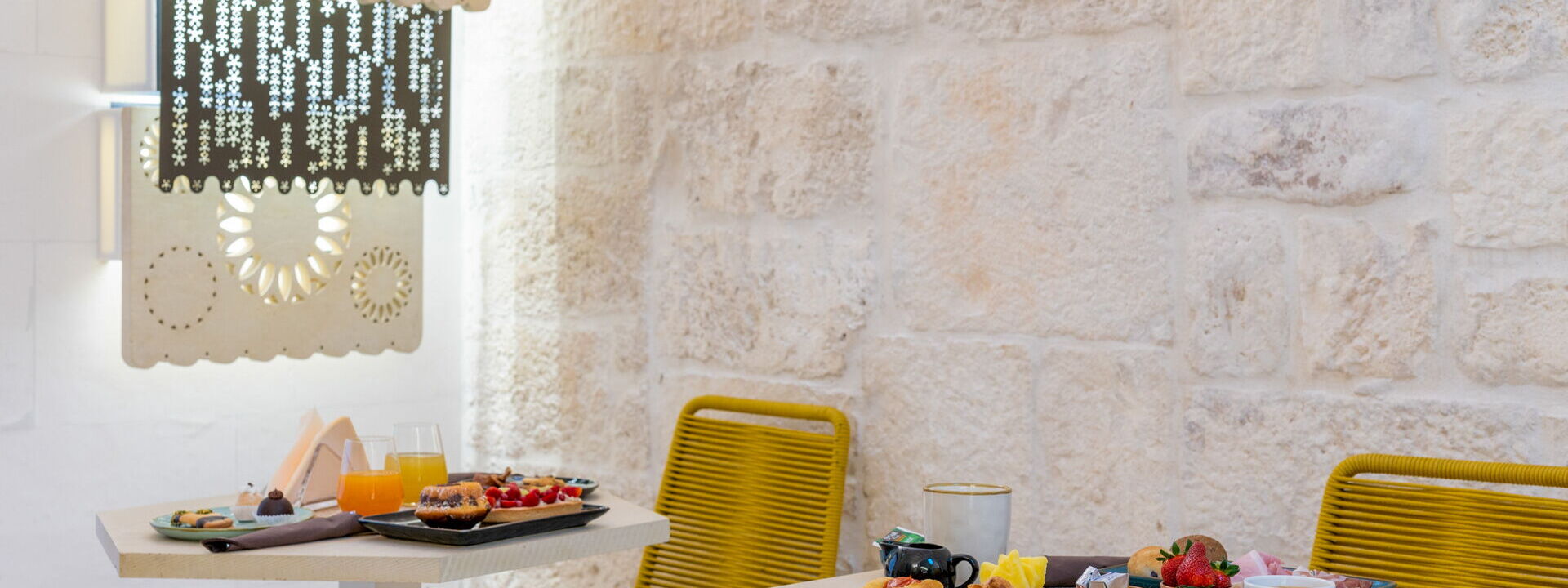 Vico Bianco Raro Rooms