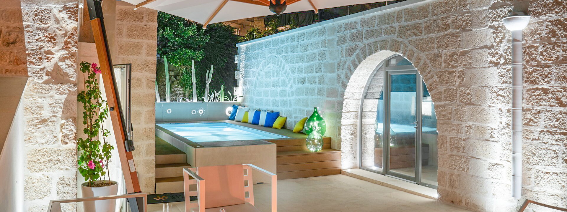 Vico Bianco Raro Rooms