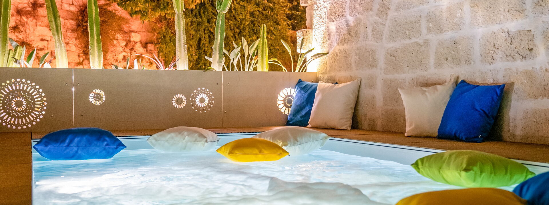 Vico Bianco Raro Rooms