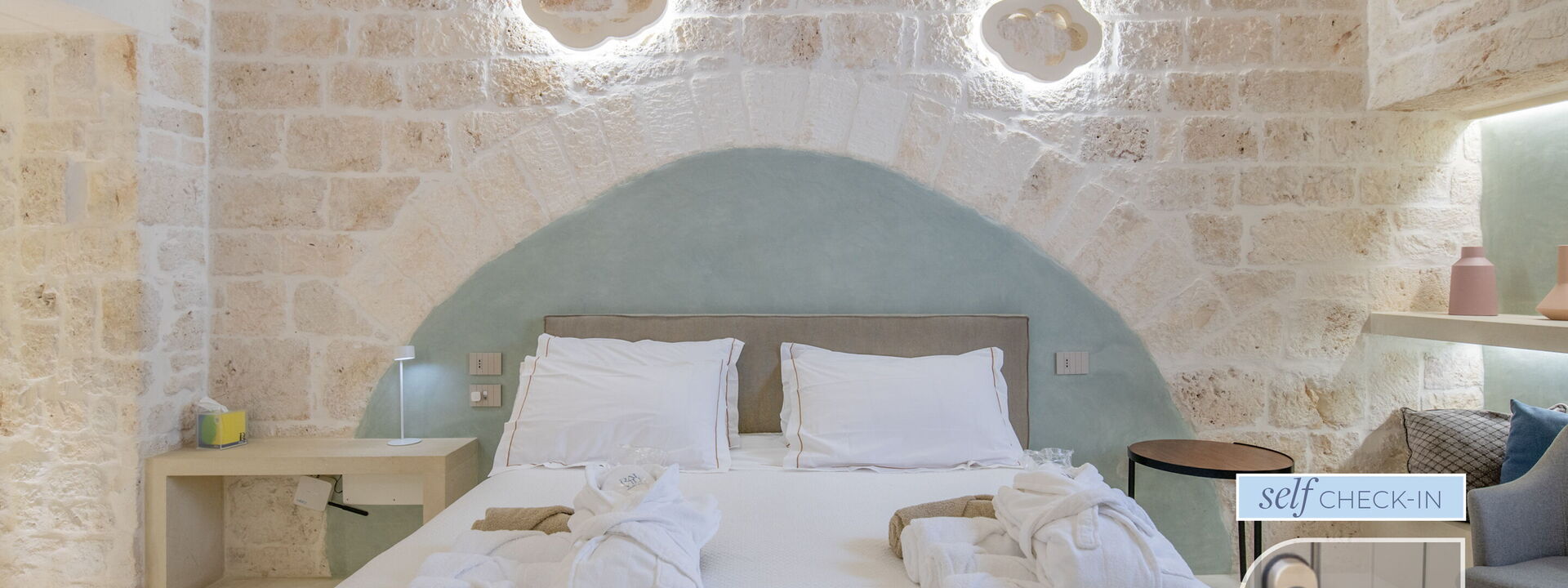 Vico Bianco Raro Rooms - Vico Bixio Deluxe 1