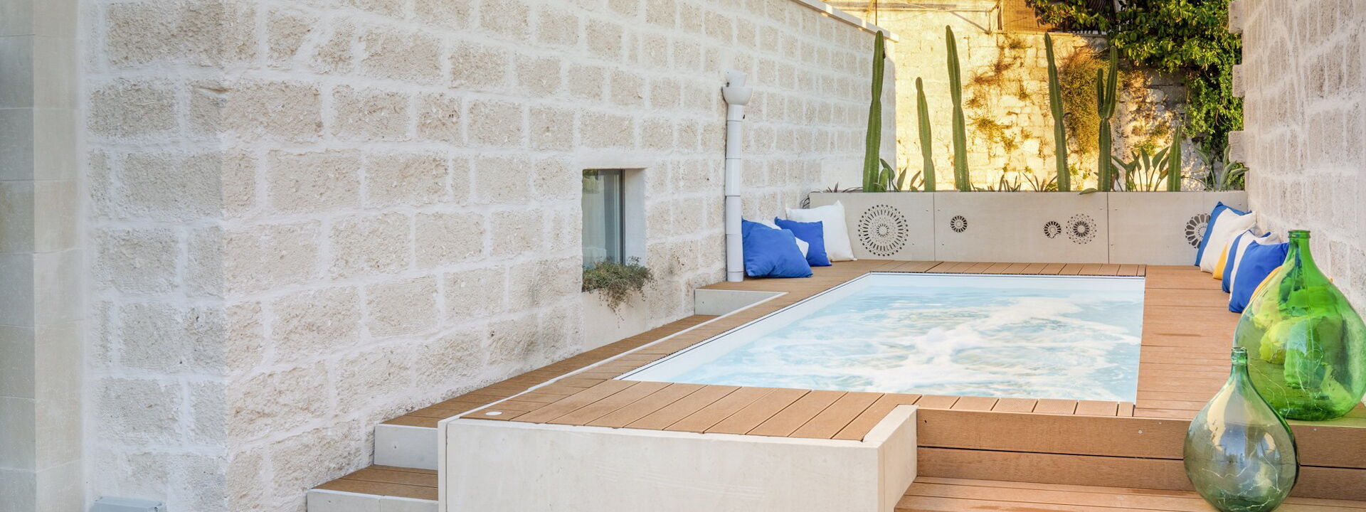 Vico Bianco Raro Rooms