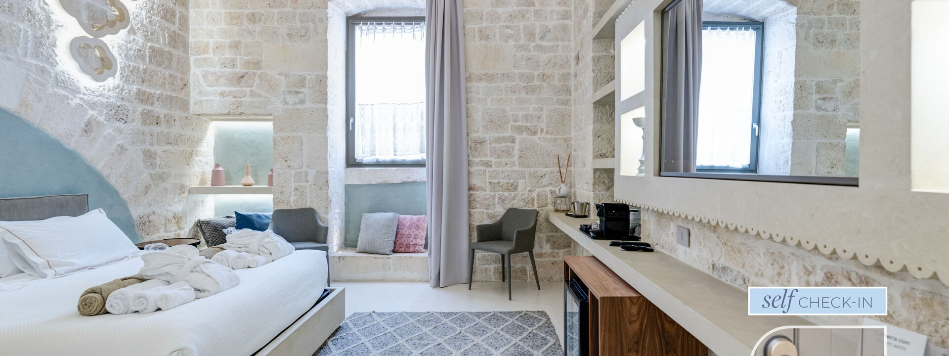 Vico Bianco Raro Rooms - Vico Bixio Deluxe 1