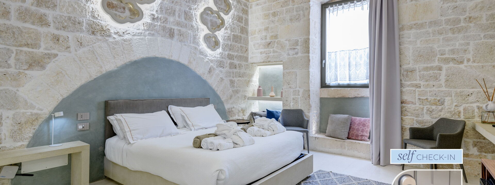 Vico Bianco Raro Rooms - Vico Bixio Deluxe 1