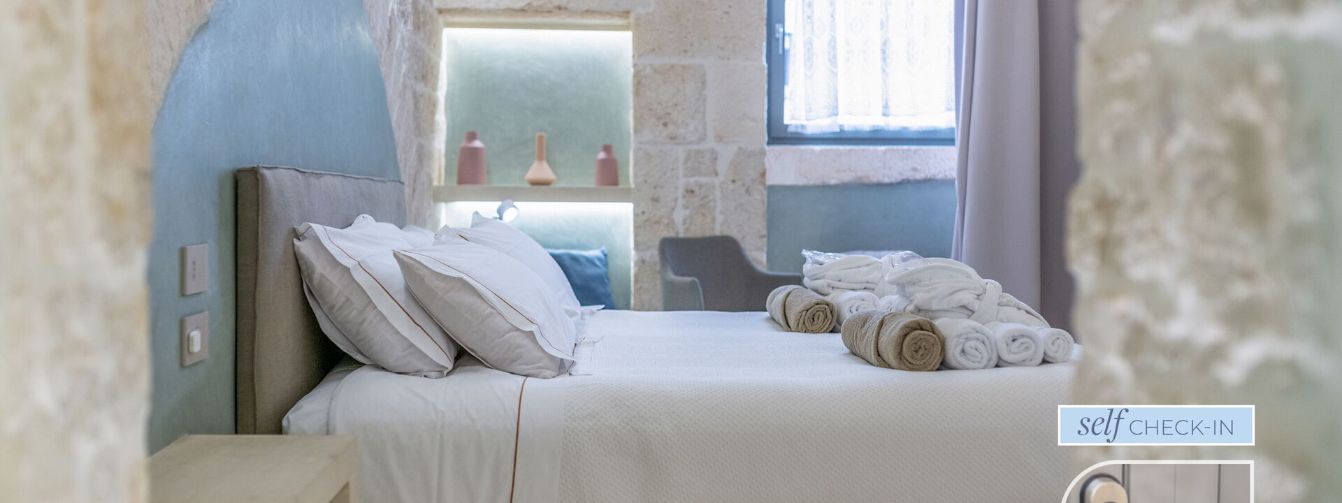 Vico Bianco Raro Rooms - Vico Bixio Deluxe 1