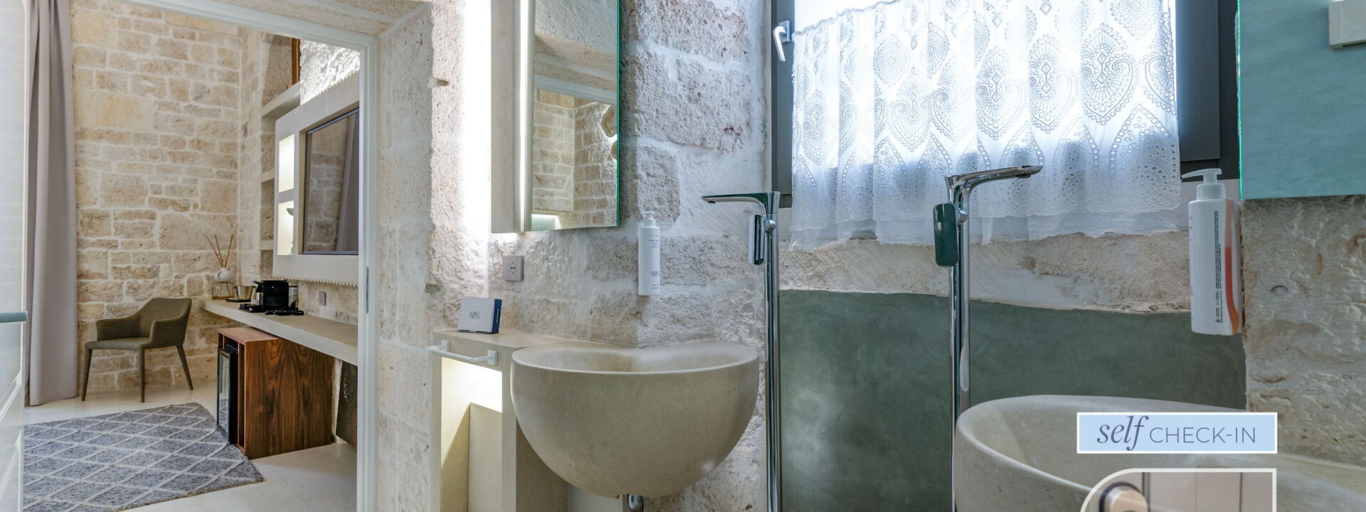 Vico Bianco Raro Rooms - Vico Bixio Deluxe 1