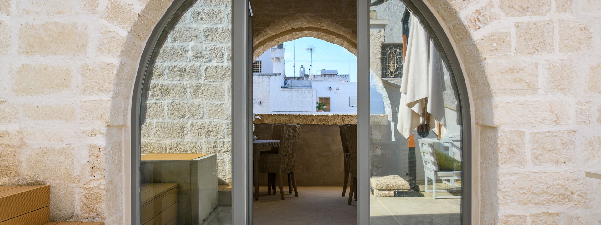 Vico Bianco Raro Rooms