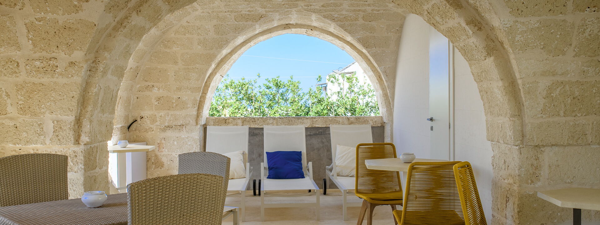 Vico Bianco Raro Rooms