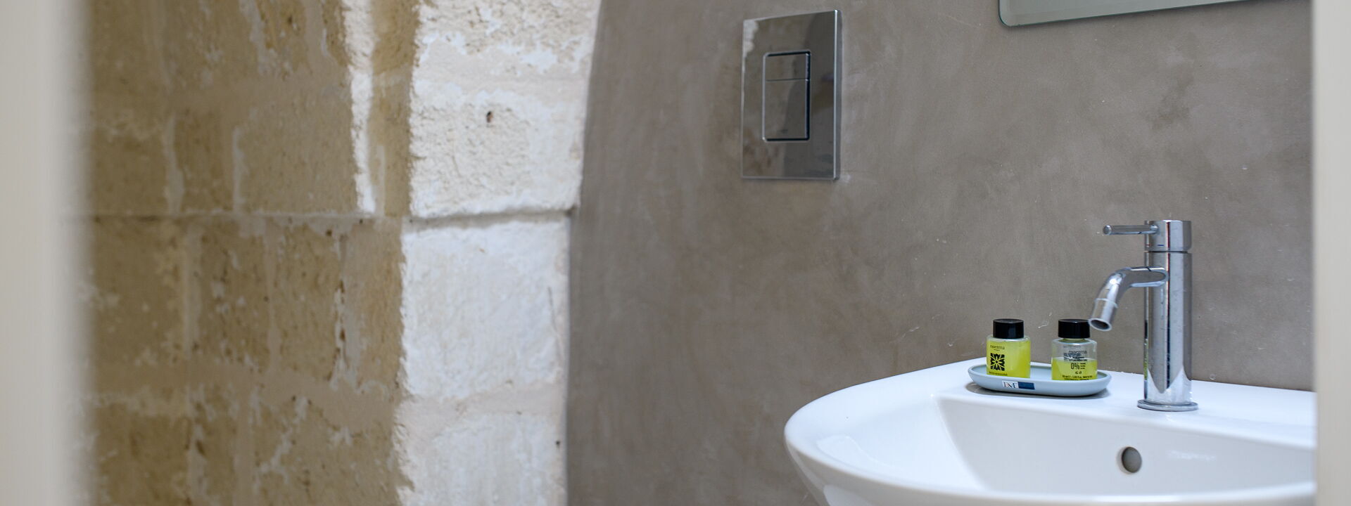 Vico Bianco Raro Rooms