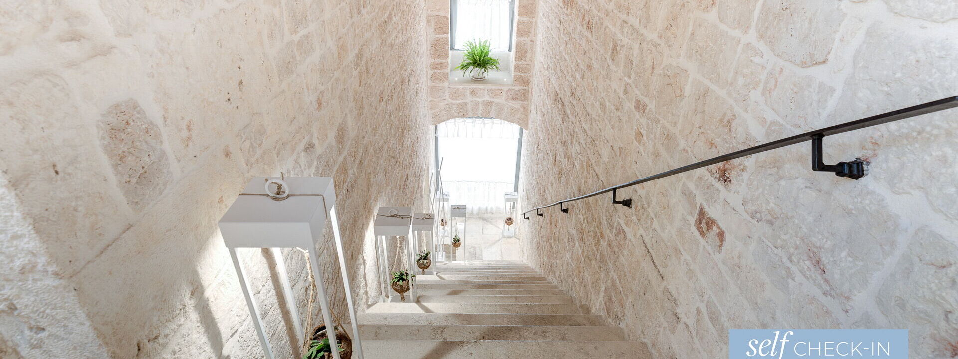 Vico Bianco Raro Rooms