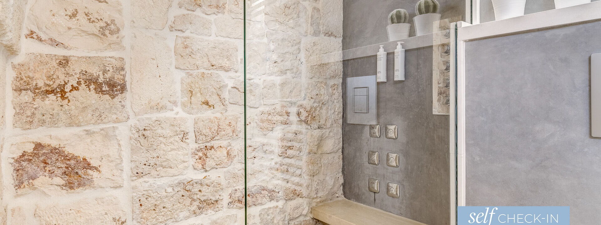 Vico Bianco Raro Rooms