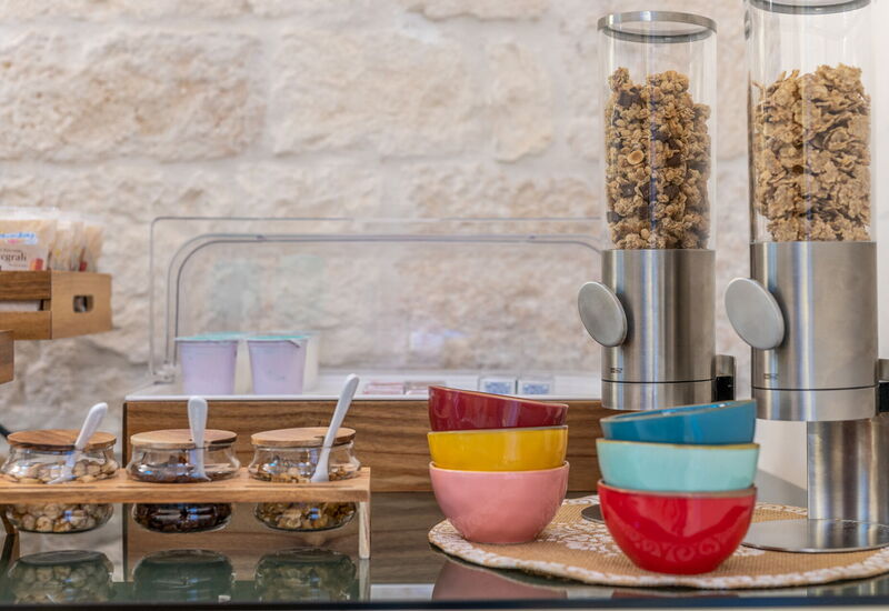 Vico Bianco Raro Rooms