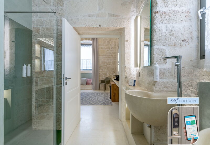 Vico Bianco Raro Rooms - Vico Bixio Deluxe 1