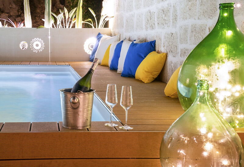 Vico Bianco Raro Rooms