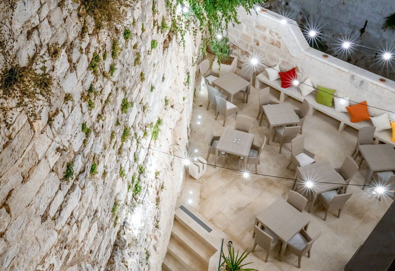 Vico Bianco Raro Rooms