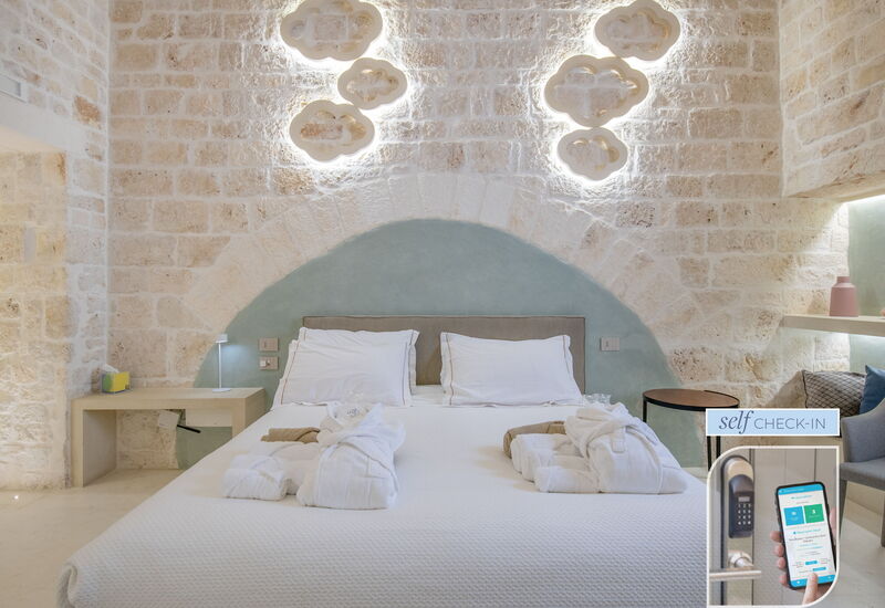 Vico Bianco Raro Rooms - Vico Bixio Deluxe 1