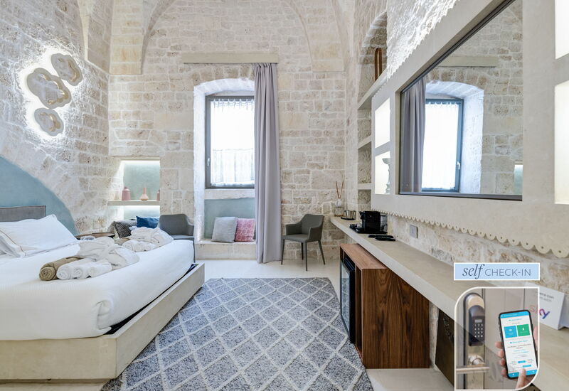 Vico Bianco Raro Rooms - Vico Bixio Deluxe 1