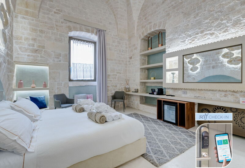 Vico Bianco Raro Rooms - Vico Bixio Deluxe 1