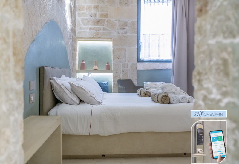 Vico Bianco Raro Rooms - Vico Bixio Deluxe 1