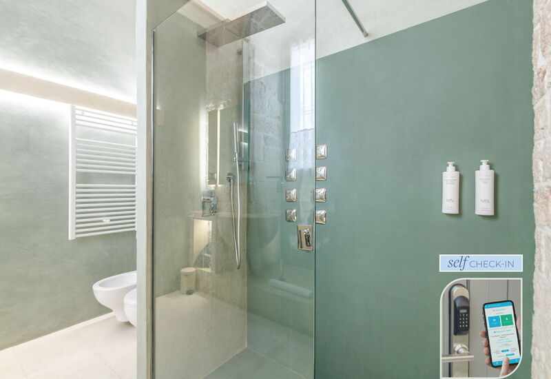 Vico Bianco Raro Rooms - Vico Bixio Deluxe 1