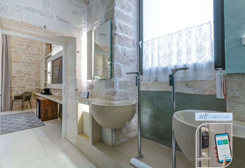 Vico Bianco Raro Rooms - Vico Bixio Deluxe 1