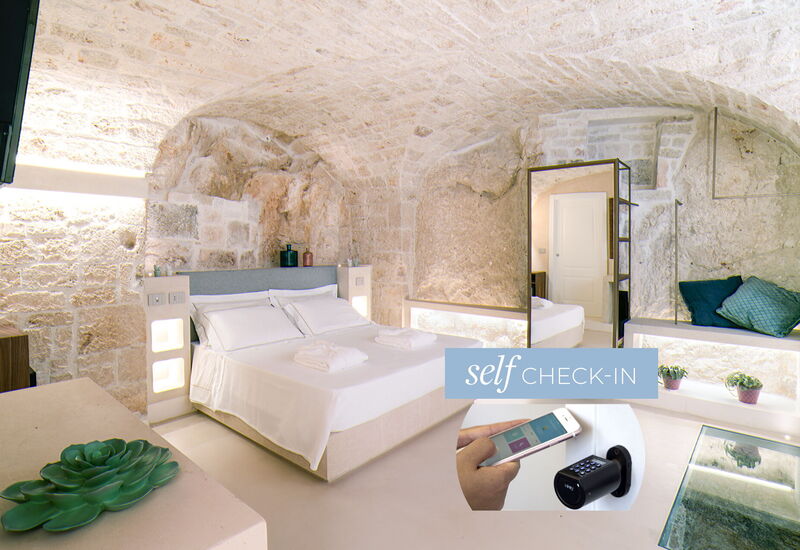 Vico Bianco Raro Rooms - Room Romantic Grotta Sant'oronzo 7